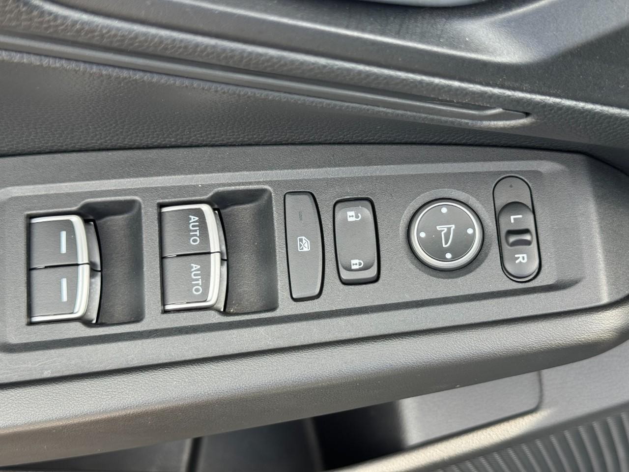 Honda Accord Sedan Vehicle Full-screen Gallery Image 18