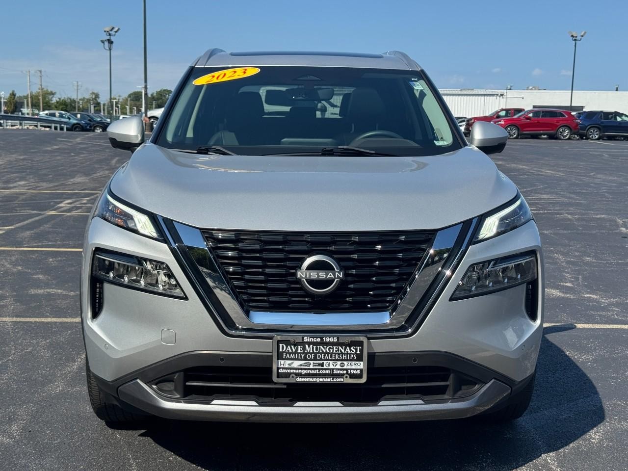 Nissan Rogue Vehicle Full-screen Gallery Image 11
