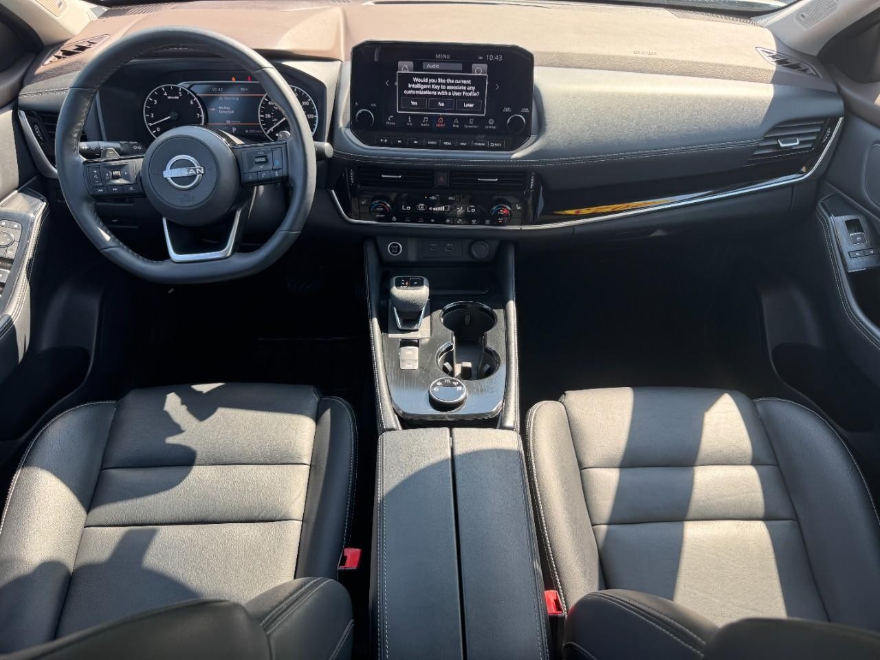 Nissan Rogue Vehicle Full-screen Gallery Image 14