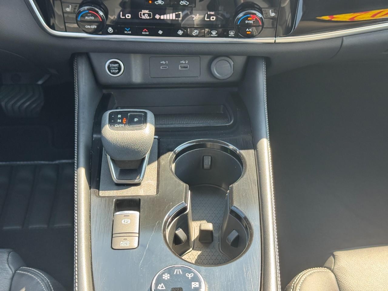 Nissan Rogue Vehicle Full-screen Gallery Image 17