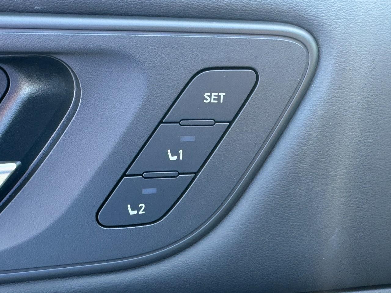 Nissan Rogue Vehicle Full-screen Gallery Image 21