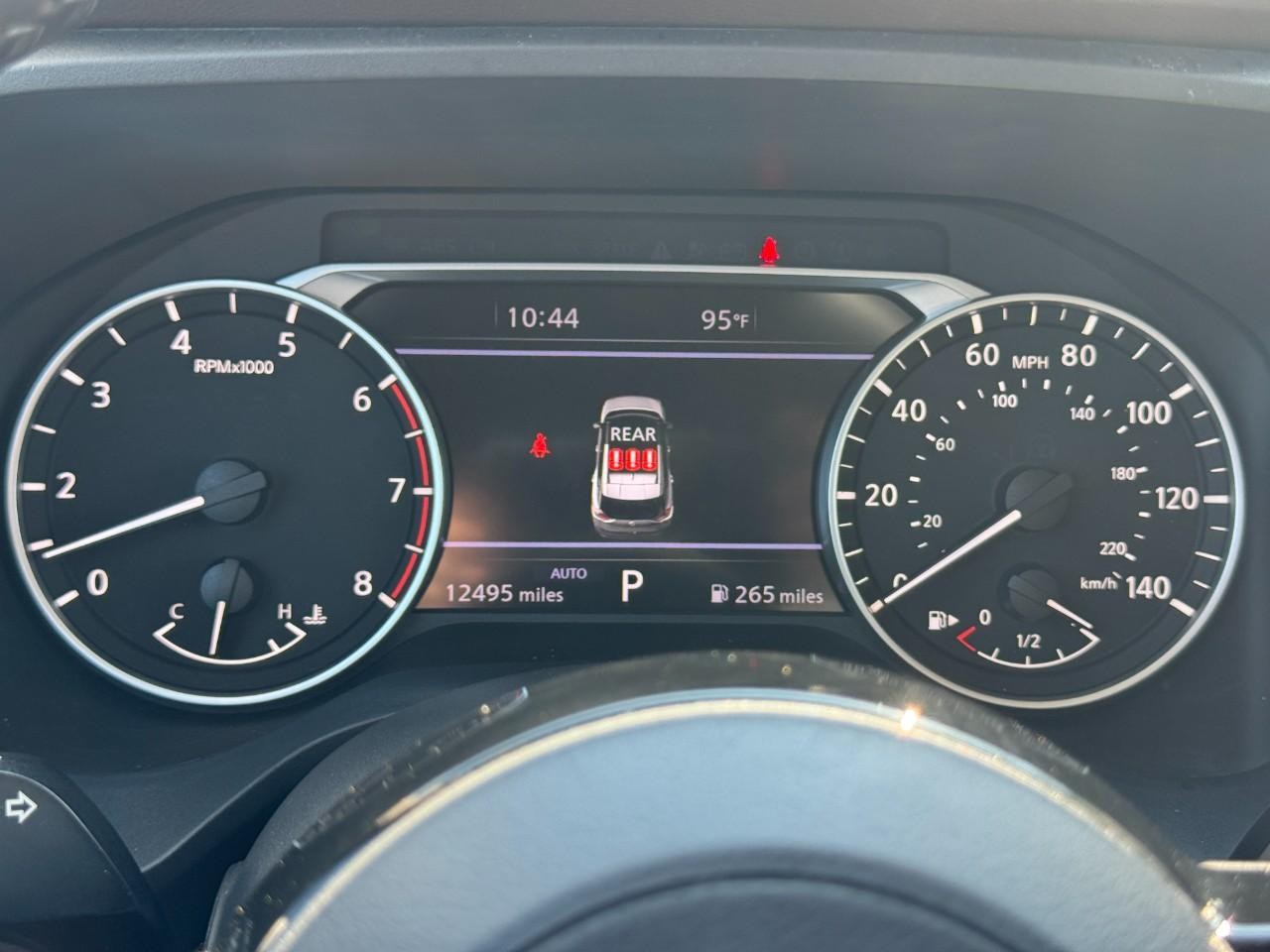Nissan Rogue Vehicle Full-screen Gallery Image 24