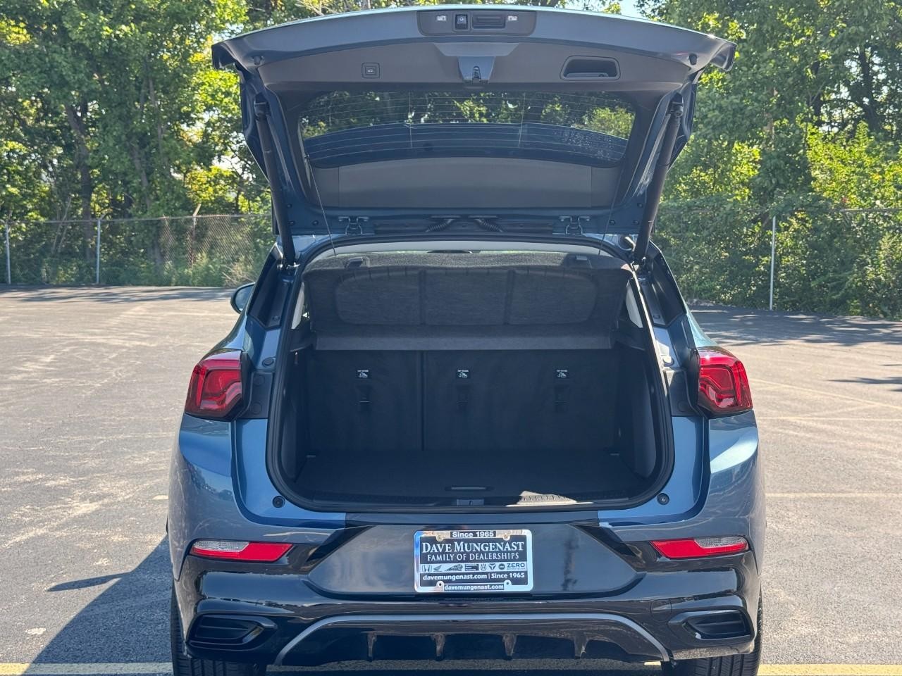 Buick Encore GX Vehicle Full-screen Gallery Image 06