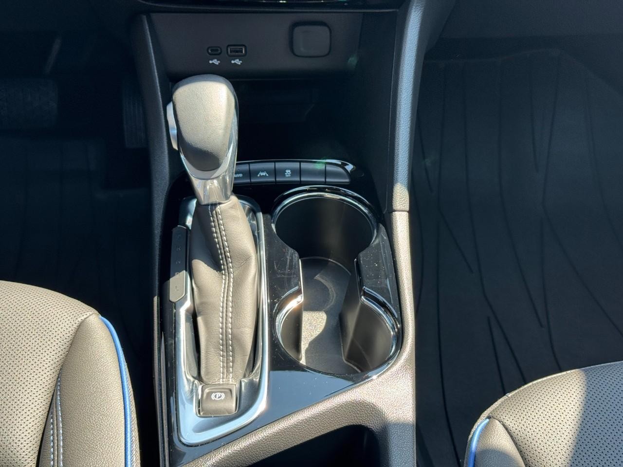 Buick Encore GX Vehicle Full-screen Gallery Image 16