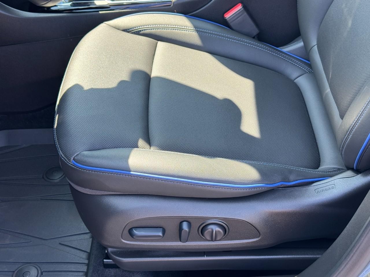 Buick Encore GX Vehicle Full-screen Gallery Image 18