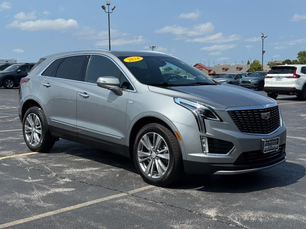 Cadillac XT5 Vehicle Full-screen Gallery Image 02