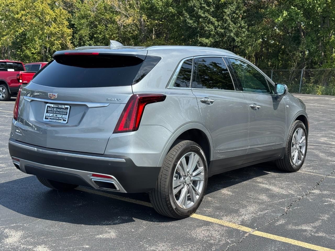 Cadillac XT5 Vehicle Full-screen Gallery Image 04