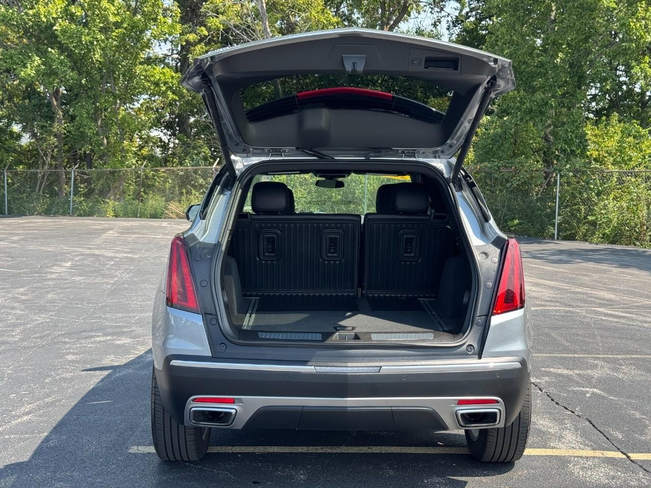 Cadillac XT5 Vehicle Full-screen Gallery Image 05