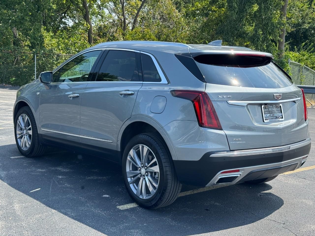 Cadillac XT5 Vehicle Full-screen Gallery Image 07