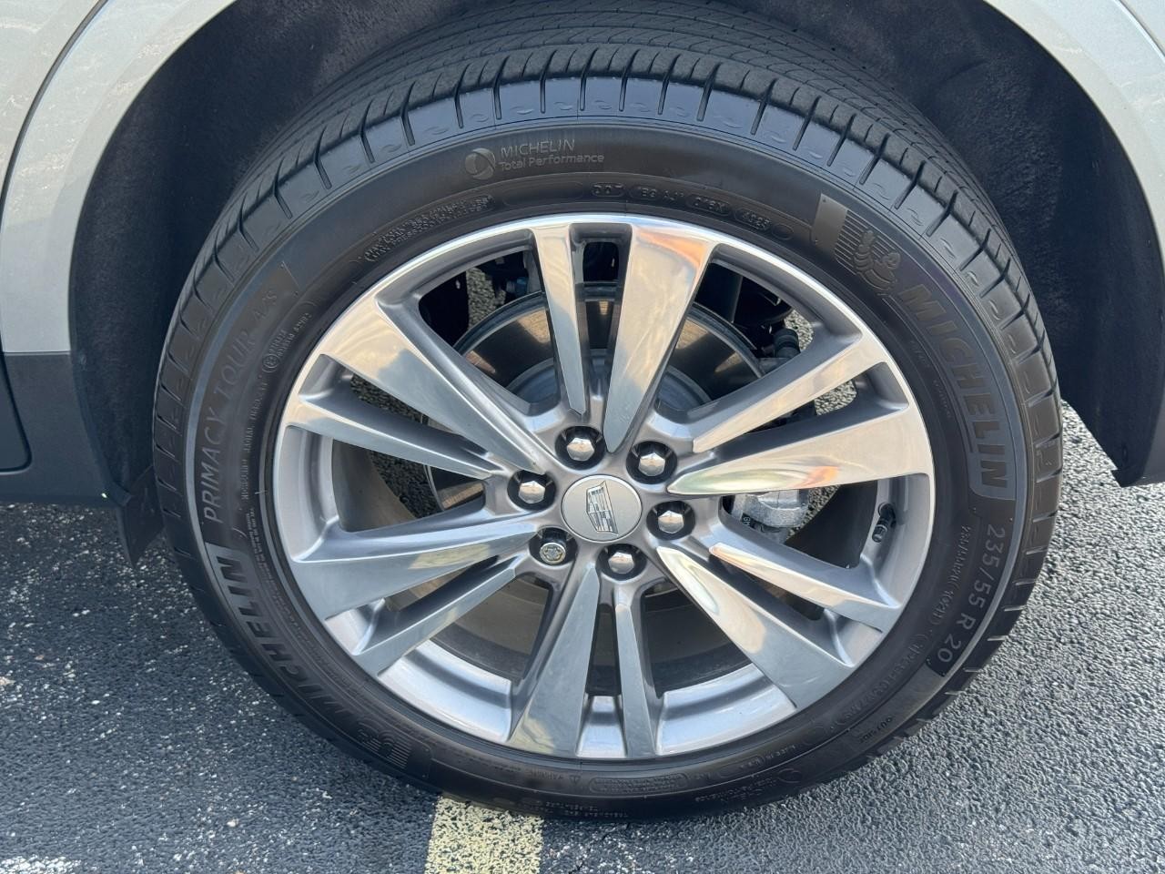Cadillac XT5 Vehicle Full-screen Gallery Image 08