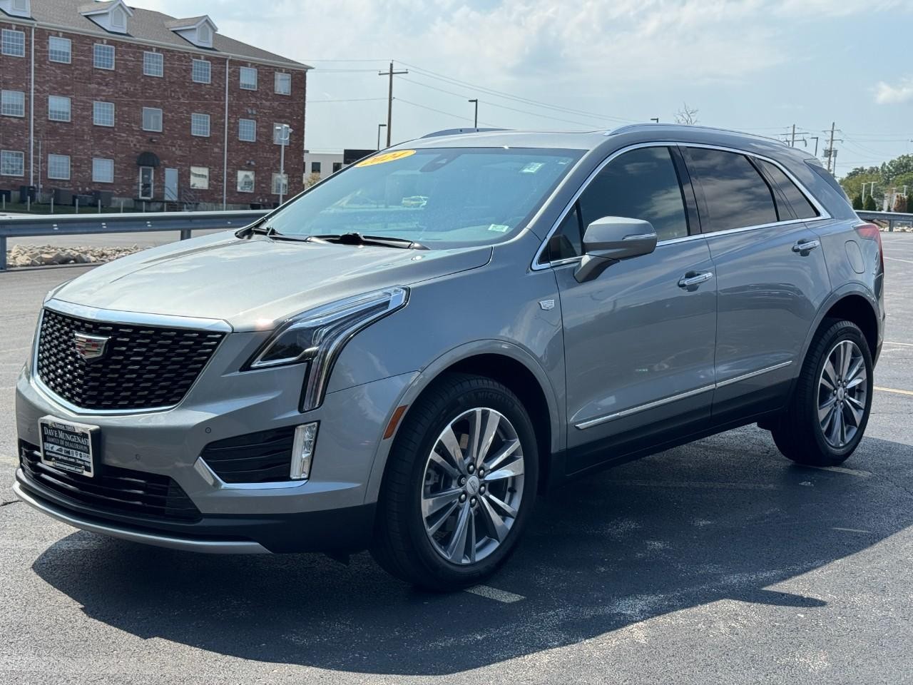 Cadillac XT5 Vehicle Full-screen Gallery Image 09