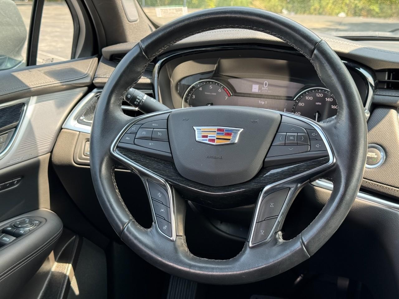 Cadillac XT5 Vehicle Full-screen Gallery Image 13
