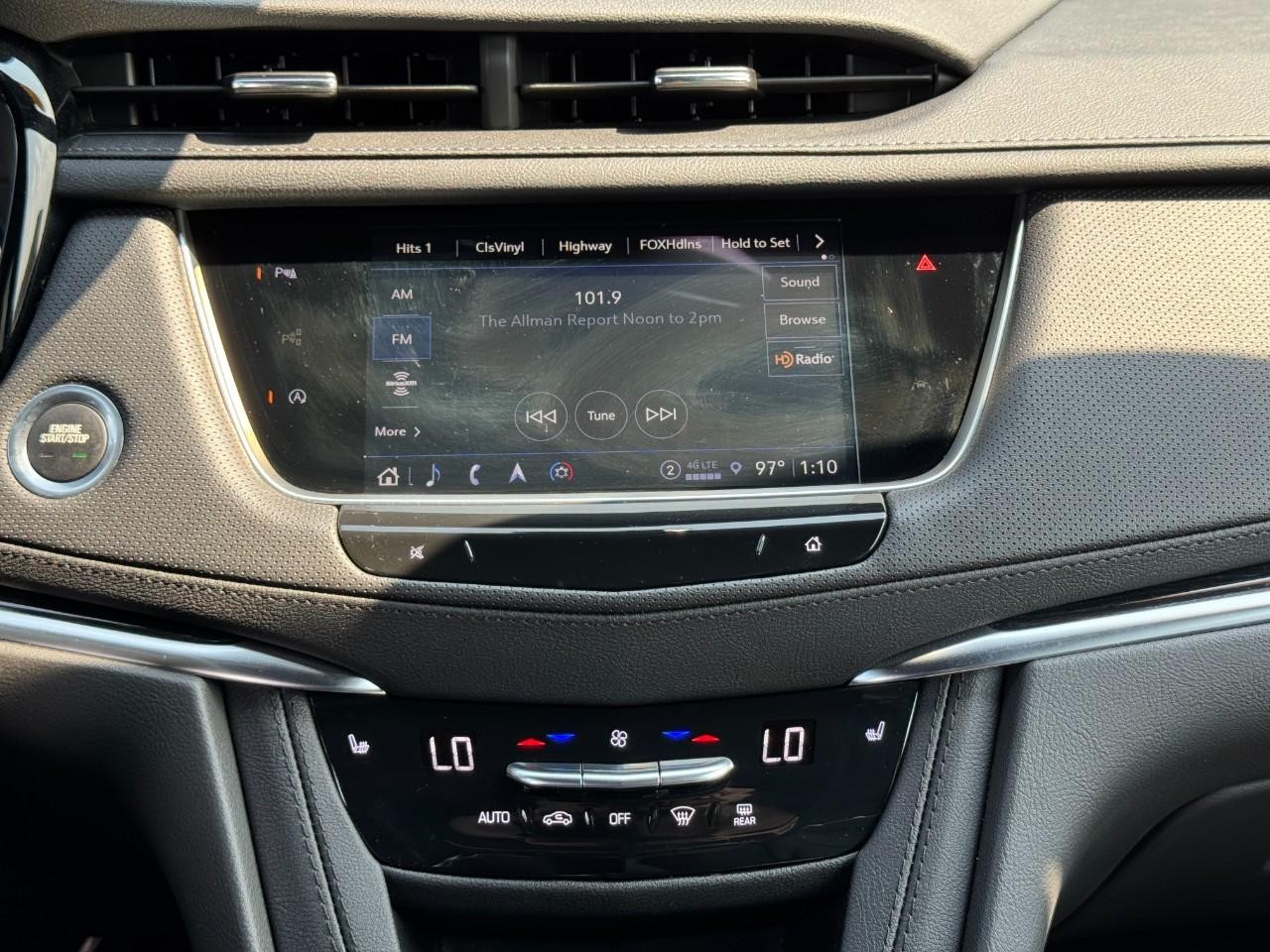 Cadillac XT5 Vehicle Full-screen Gallery Image 14