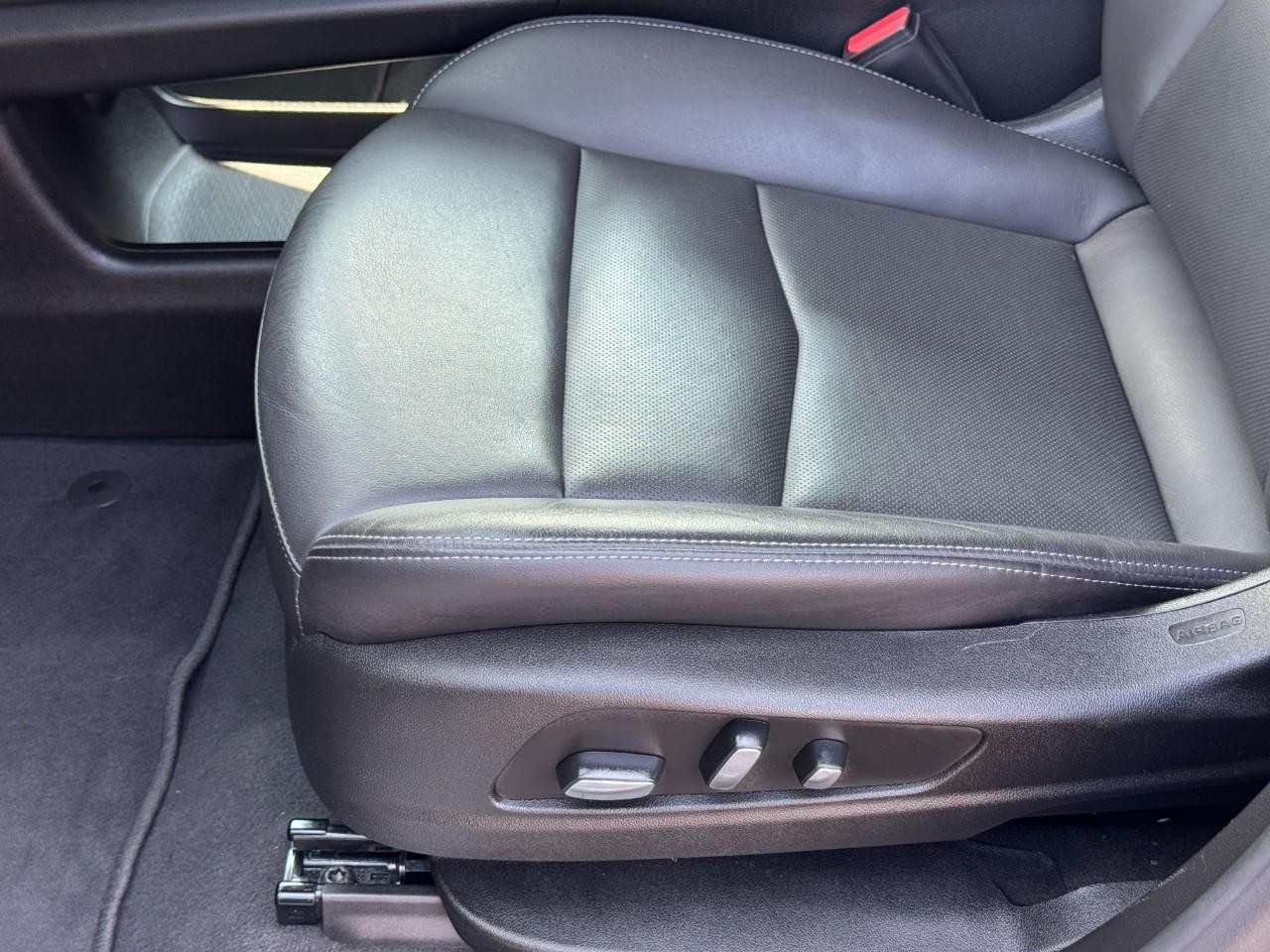 Cadillac XT5 Vehicle Full-screen Gallery Image 17