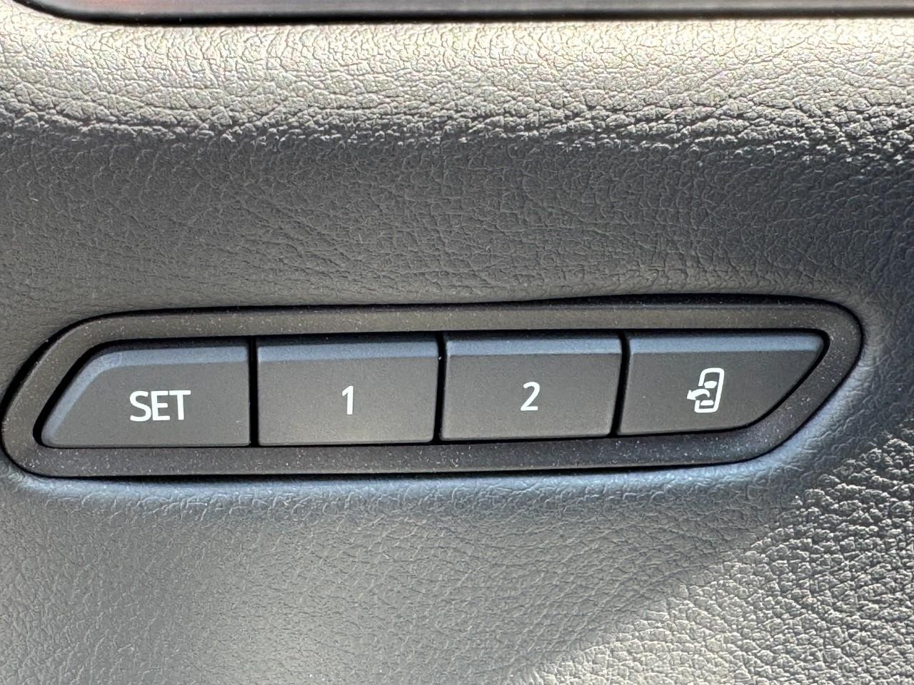 Cadillac XT5 Vehicle Full-screen Gallery Image 19