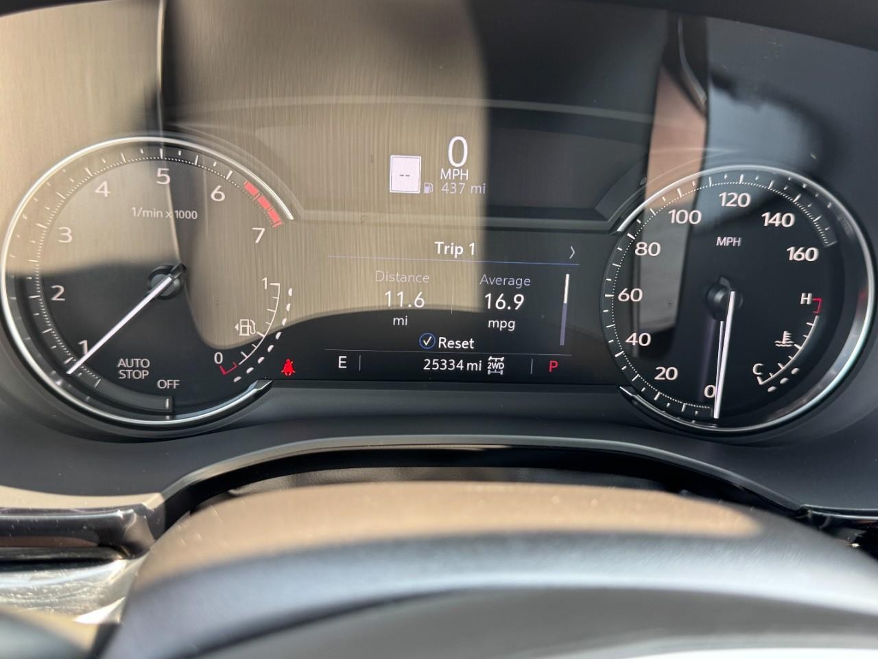 Cadillac XT5 Vehicle Full-screen Gallery Image 22