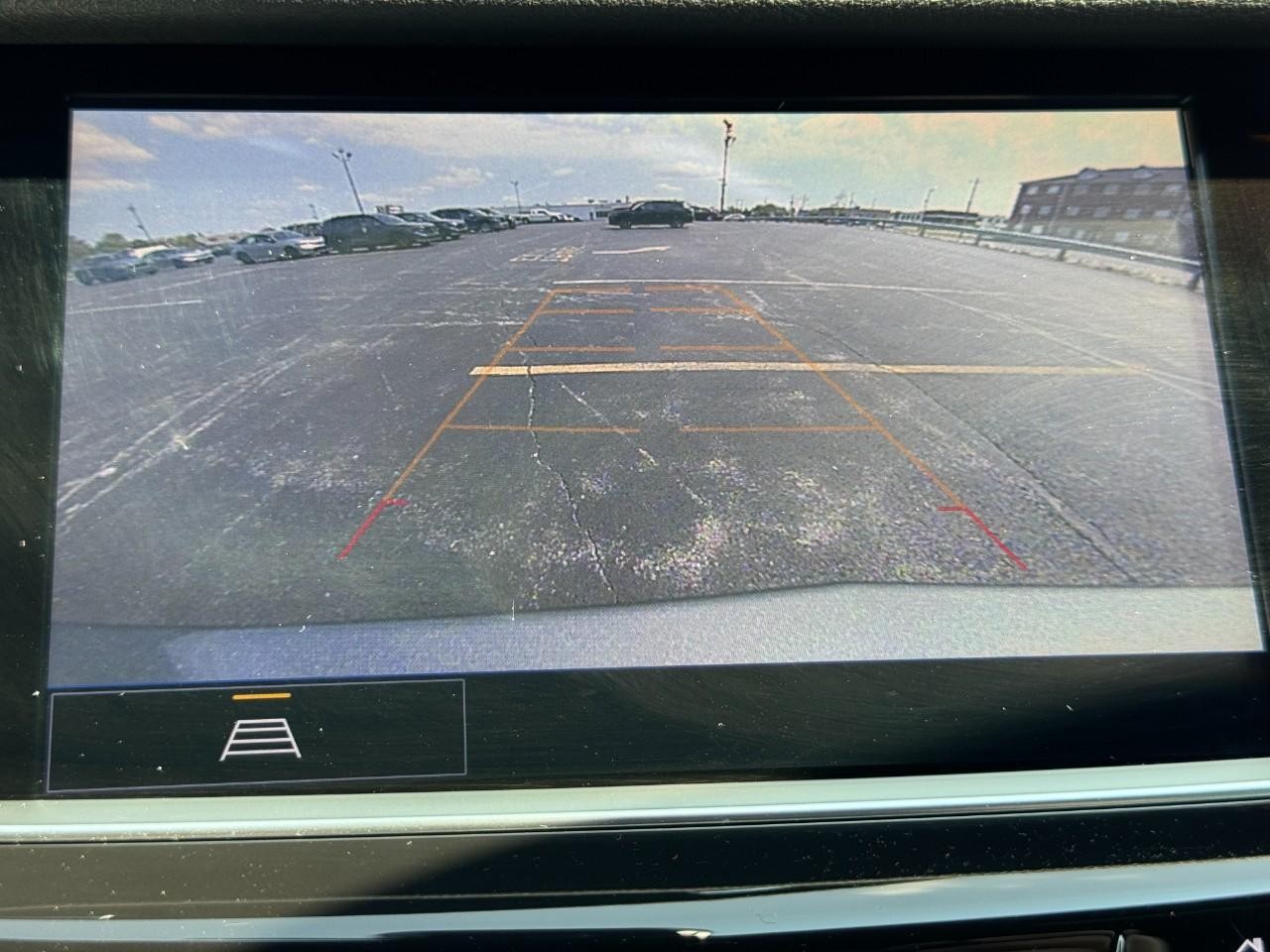 Cadillac XT5 Vehicle Full-screen Gallery Image 24