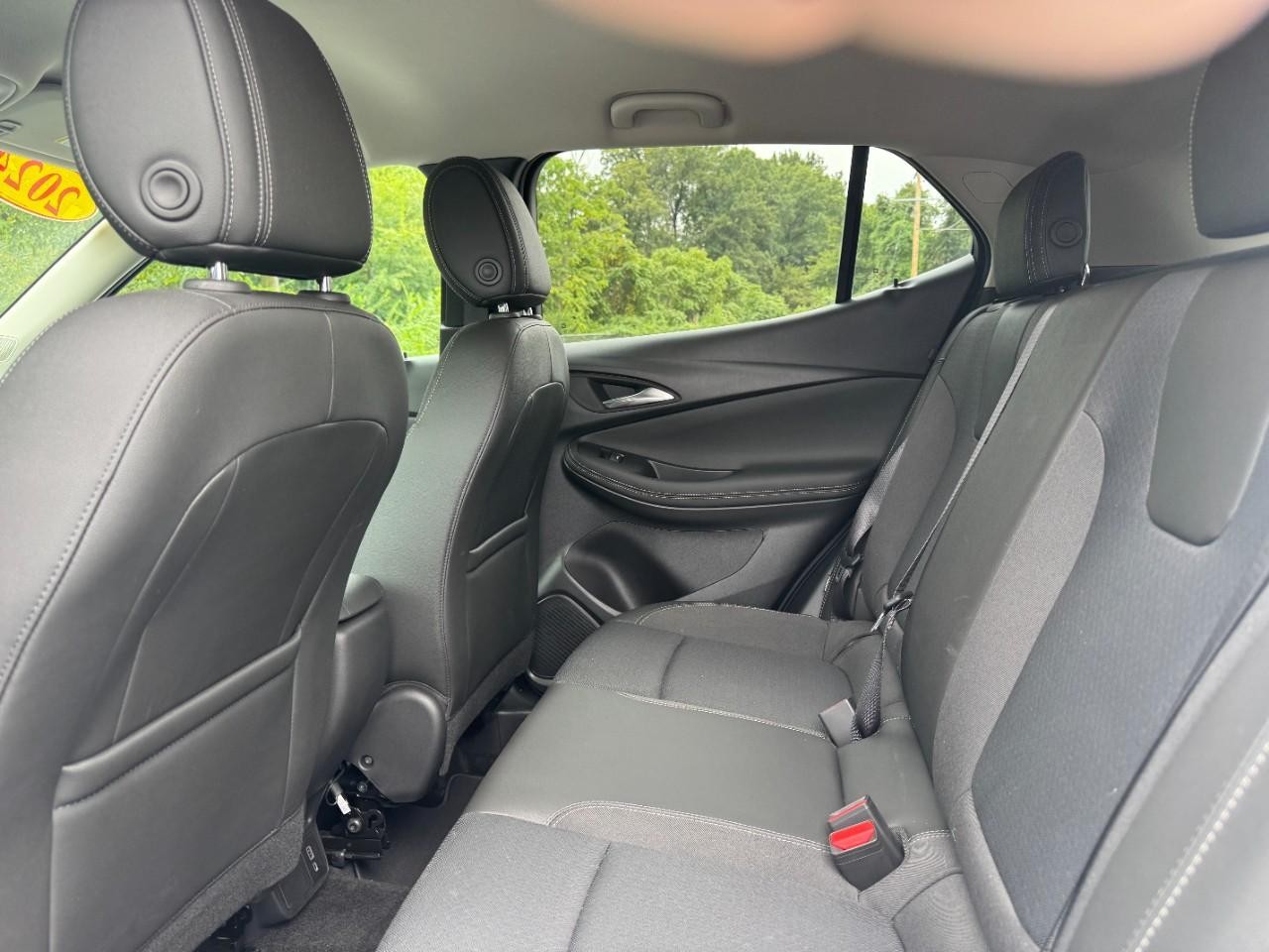 Buick Encore GX Vehicle Full-screen Gallery Image 11