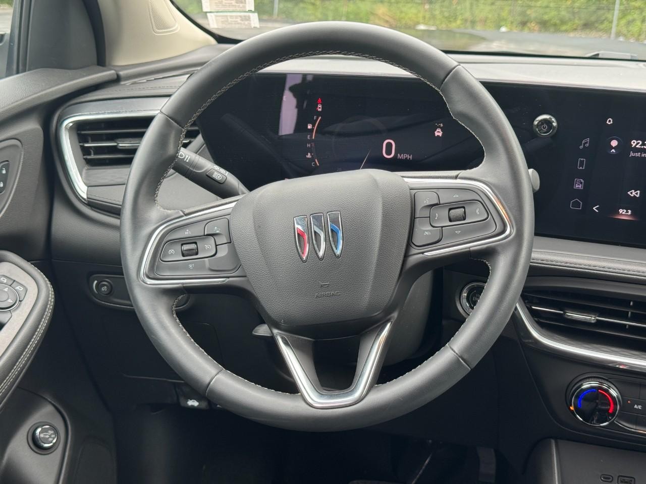 Buick Encore GX Vehicle Full-screen Gallery Image 13