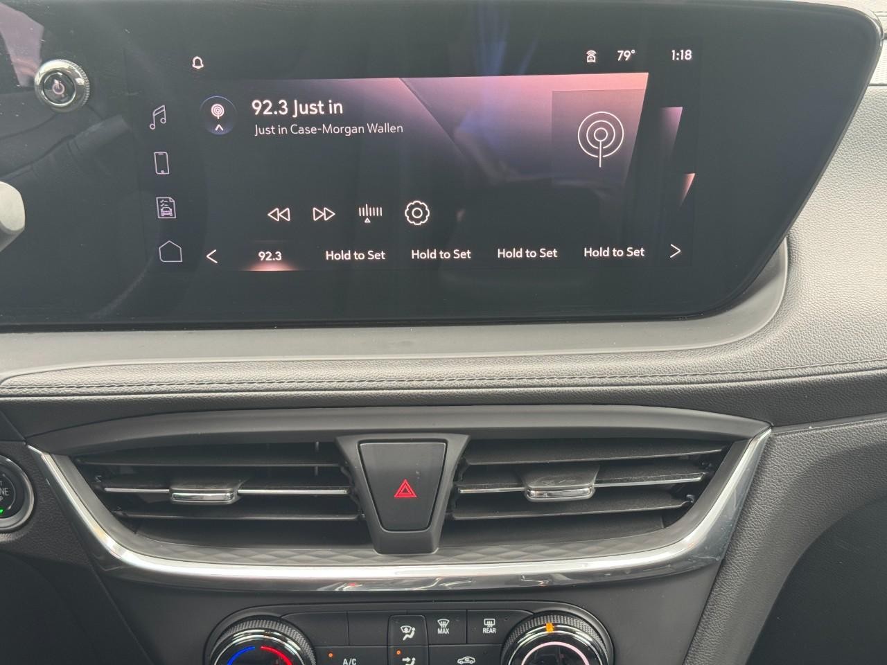 Buick Encore GX Vehicle Full-screen Gallery Image 14