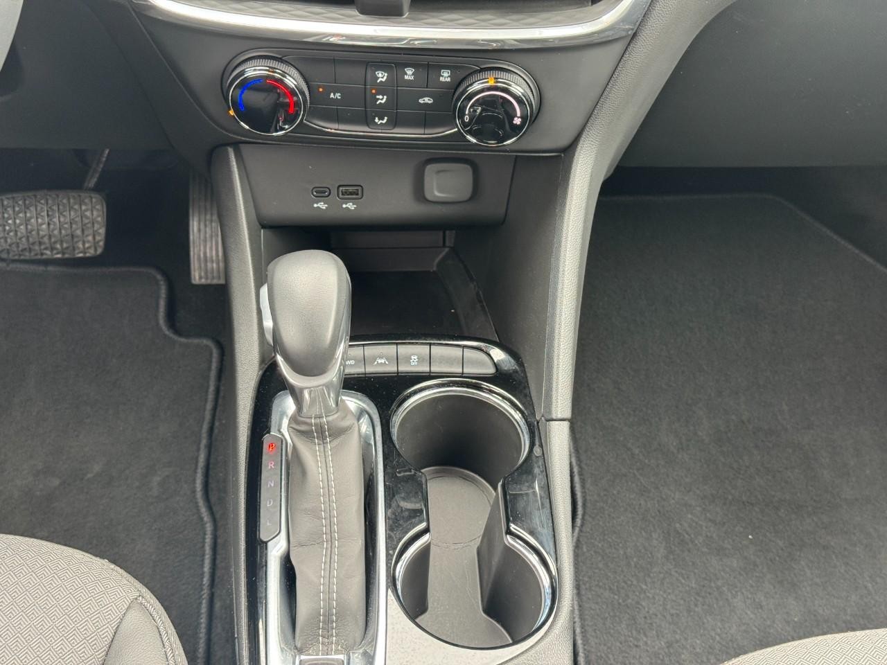 Buick Encore GX Vehicle Full-screen Gallery Image 15