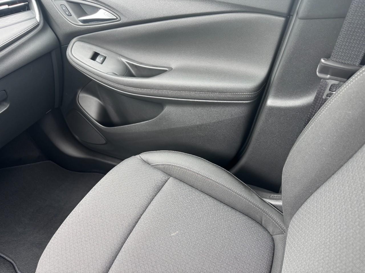 Buick Encore GX Vehicle Full-screen Gallery Image 16