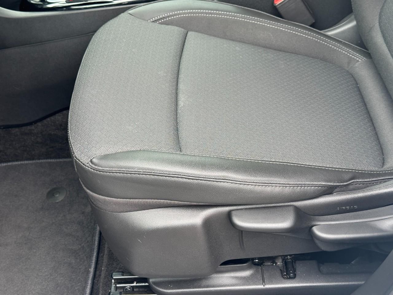 Buick Encore GX Vehicle Full-screen Gallery Image 17