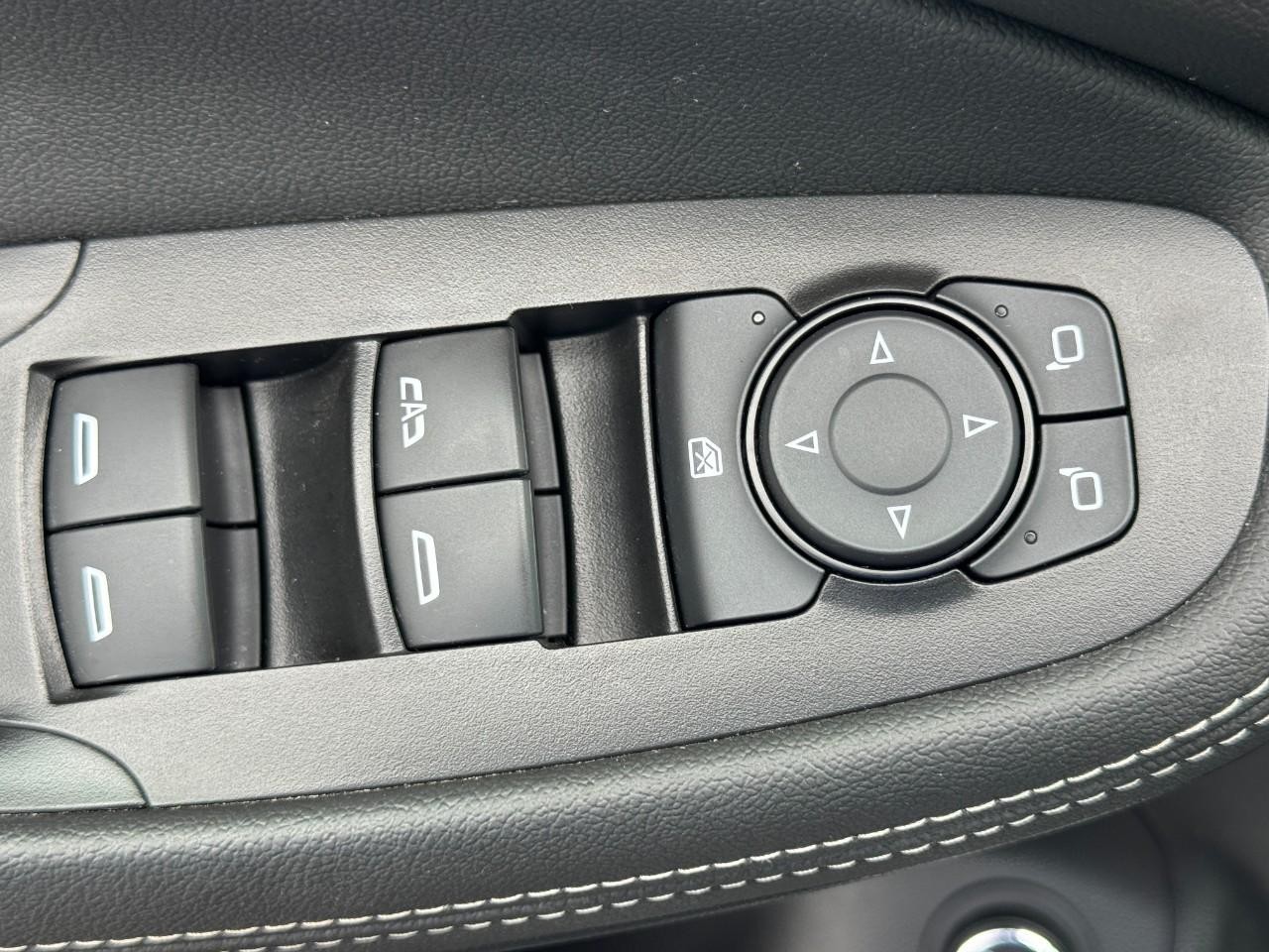 Buick Encore GX Vehicle Full-screen Gallery Image 18