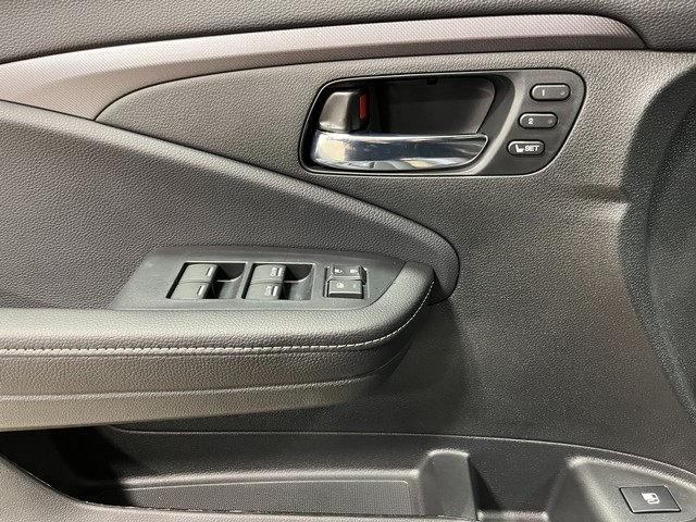 Honda Ridgeline Vehicle Full-screen Gallery Image 13