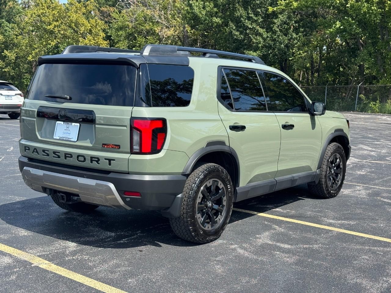 Honda Passport Vehicle Full-screen Gallery Image 04