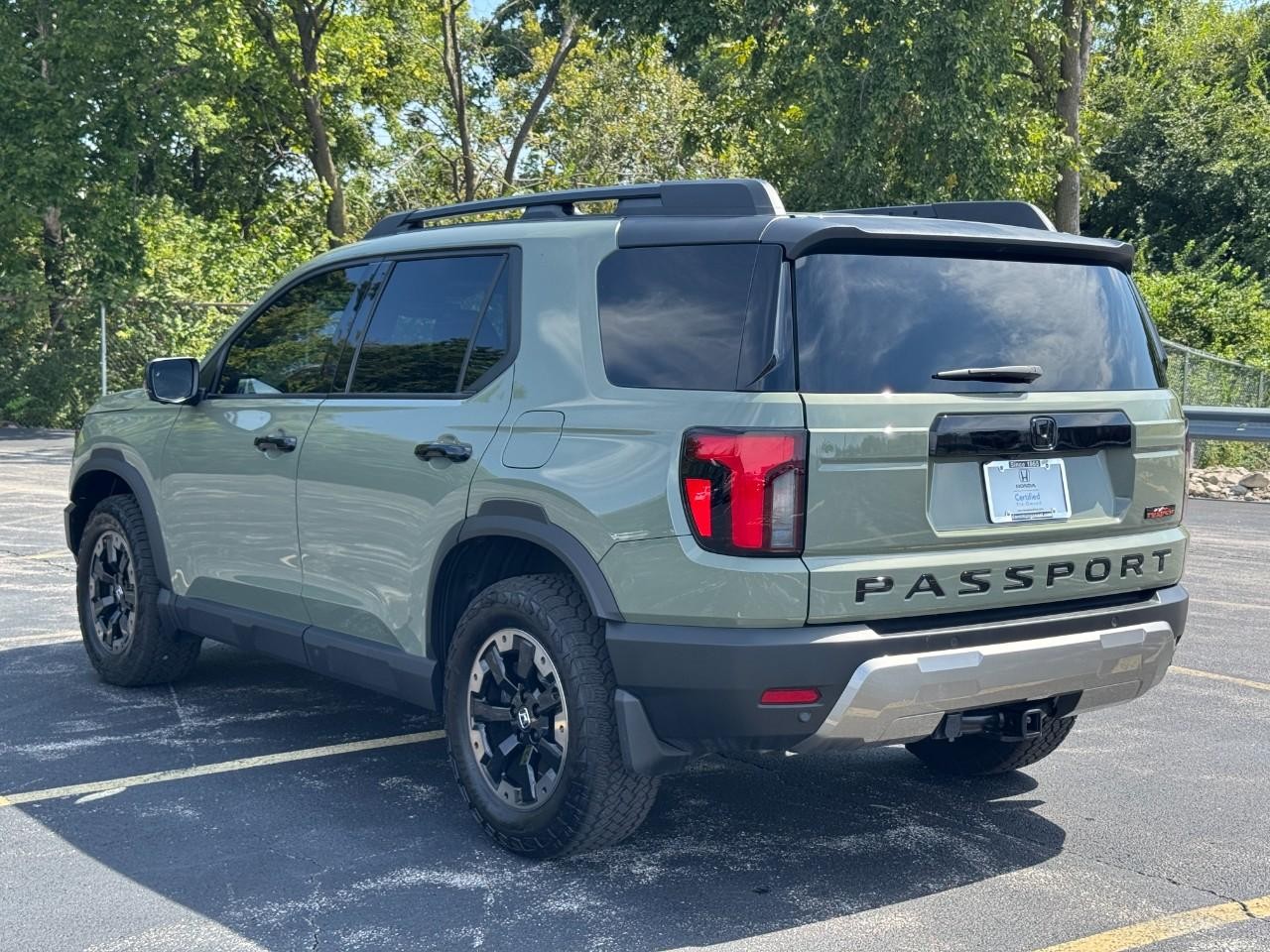 Honda Passport Vehicle Full-screen Gallery Image 10