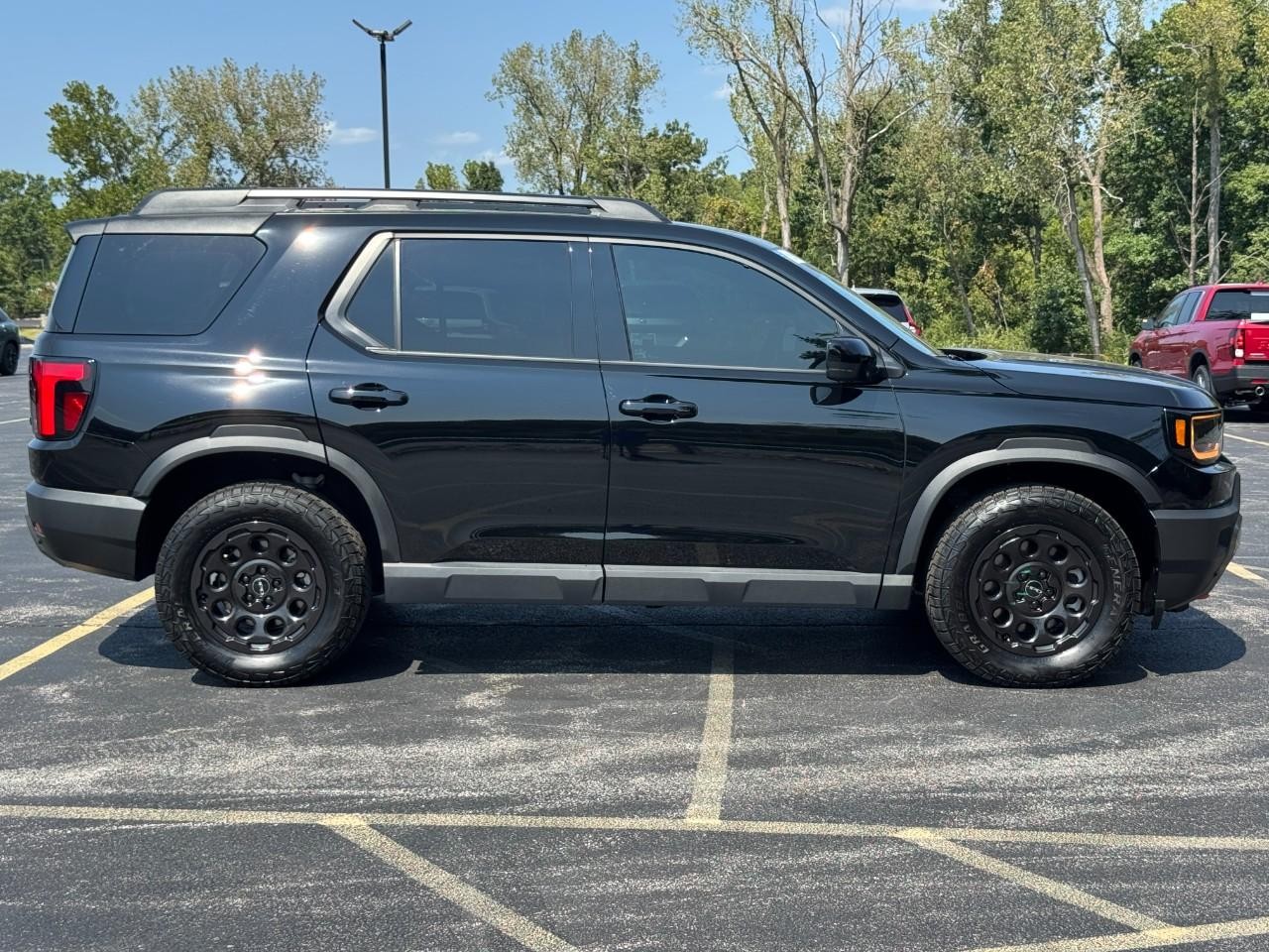 Honda Passport Vehicle Full-screen Gallery Image 03