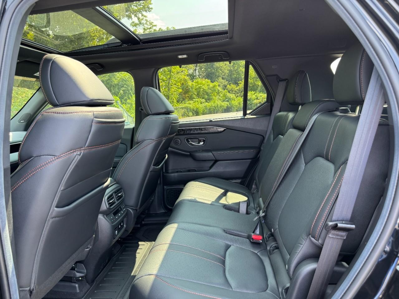 Honda Passport Vehicle Full-screen Gallery Image 12