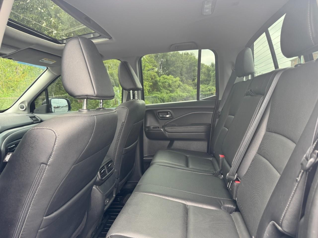 Honda Ridgeline Vehicle Full-screen Gallery Image 11