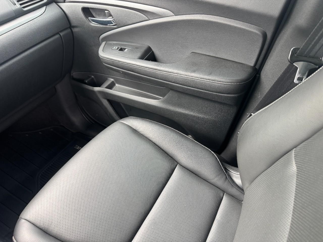 Honda Ridgeline Vehicle Full-screen Gallery Image 16