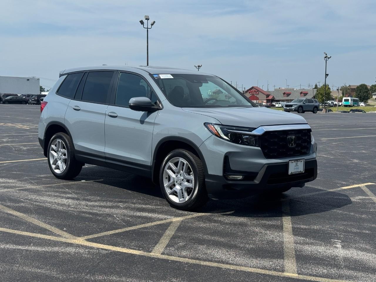 Honda Passport Vehicle Full-screen Gallery Image 02