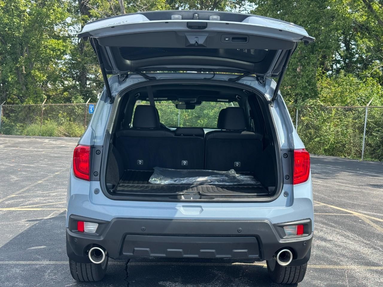 Honda Passport Vehicle Full-screen Gallery Image 05