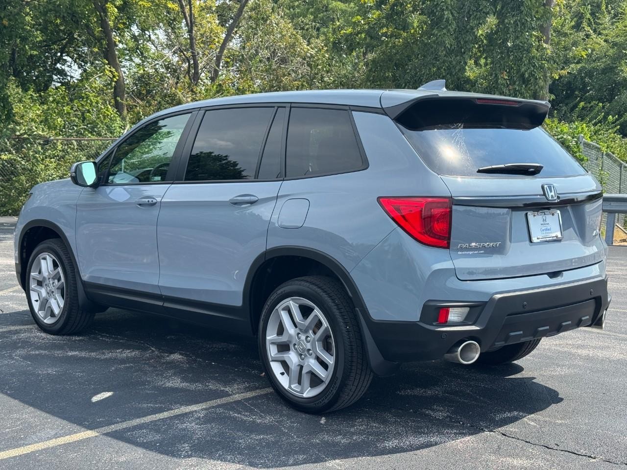 Honda Passport Vehicle Full-screen Gallery Image 07