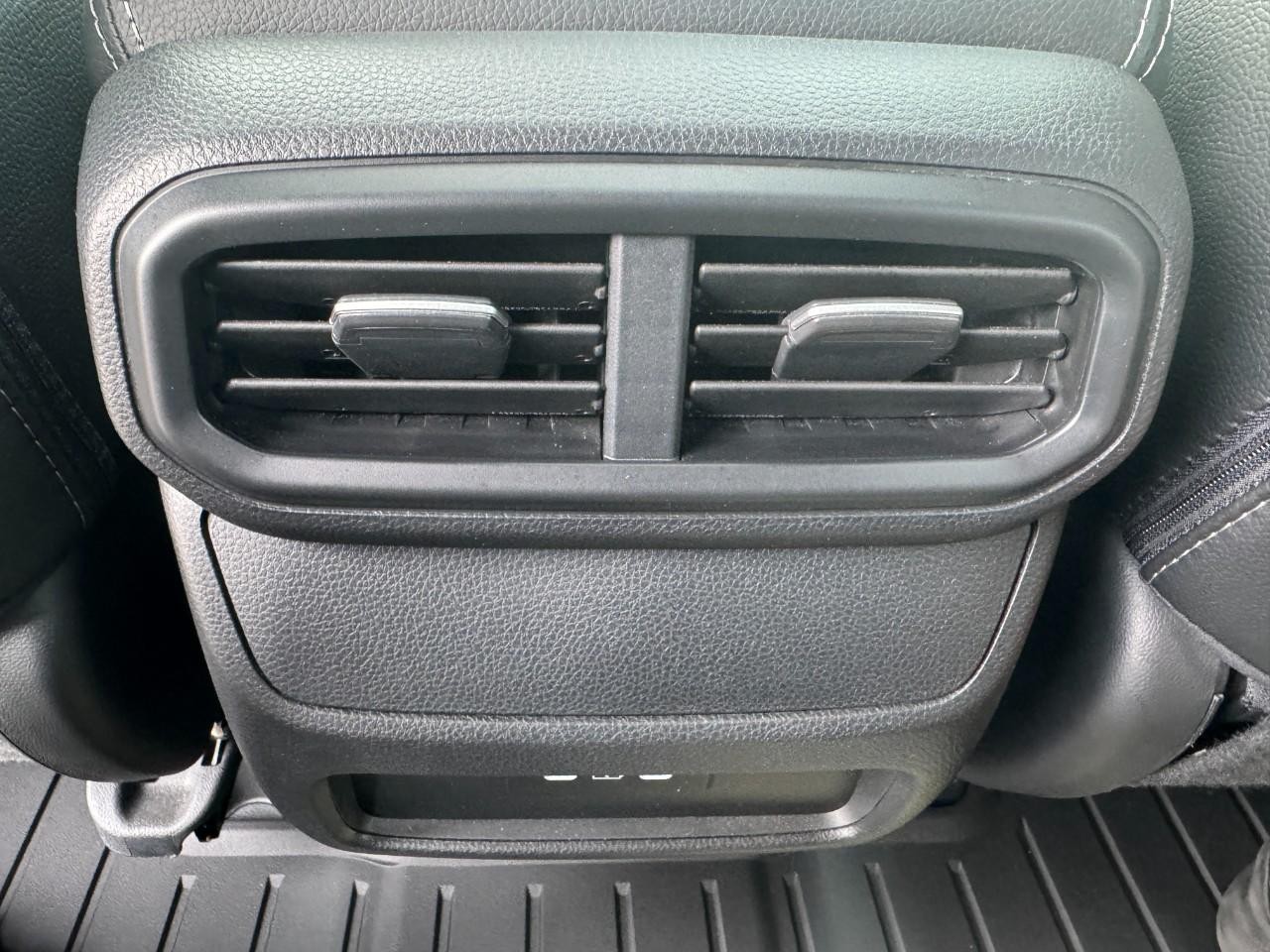 Honda Passport Vehicle Full-screen Gallery Image 12