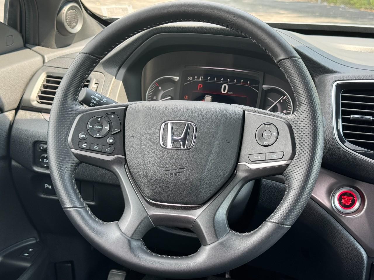 Honda Passport Vehicle Full-screen Gallery Image 14