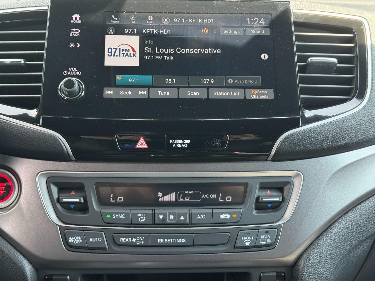 Honda Passport Vehicle Full-screen Gallery Image 15