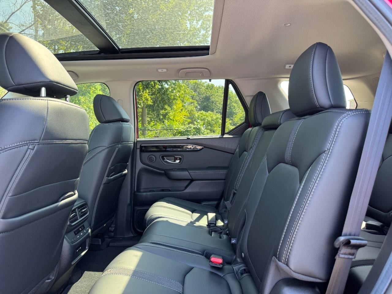 Honda Pilot Vehicle Full-screen Gallery Image 12