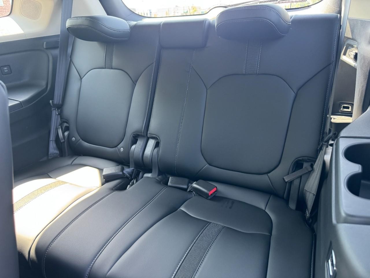 Honda Pilot Vehicle Full-screen Gallery Image 13
