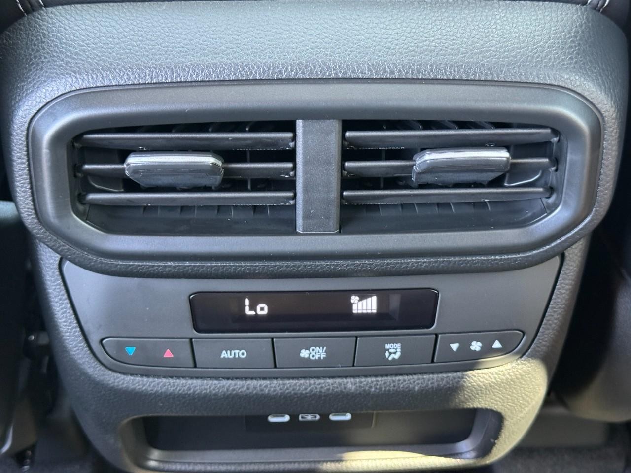 Honda Pilot Vehicle Full-screen Gallery Image 14
