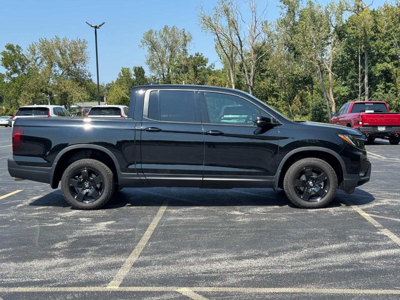 Honda Ridgeline Vehicle Full-screen Gallery Image 03