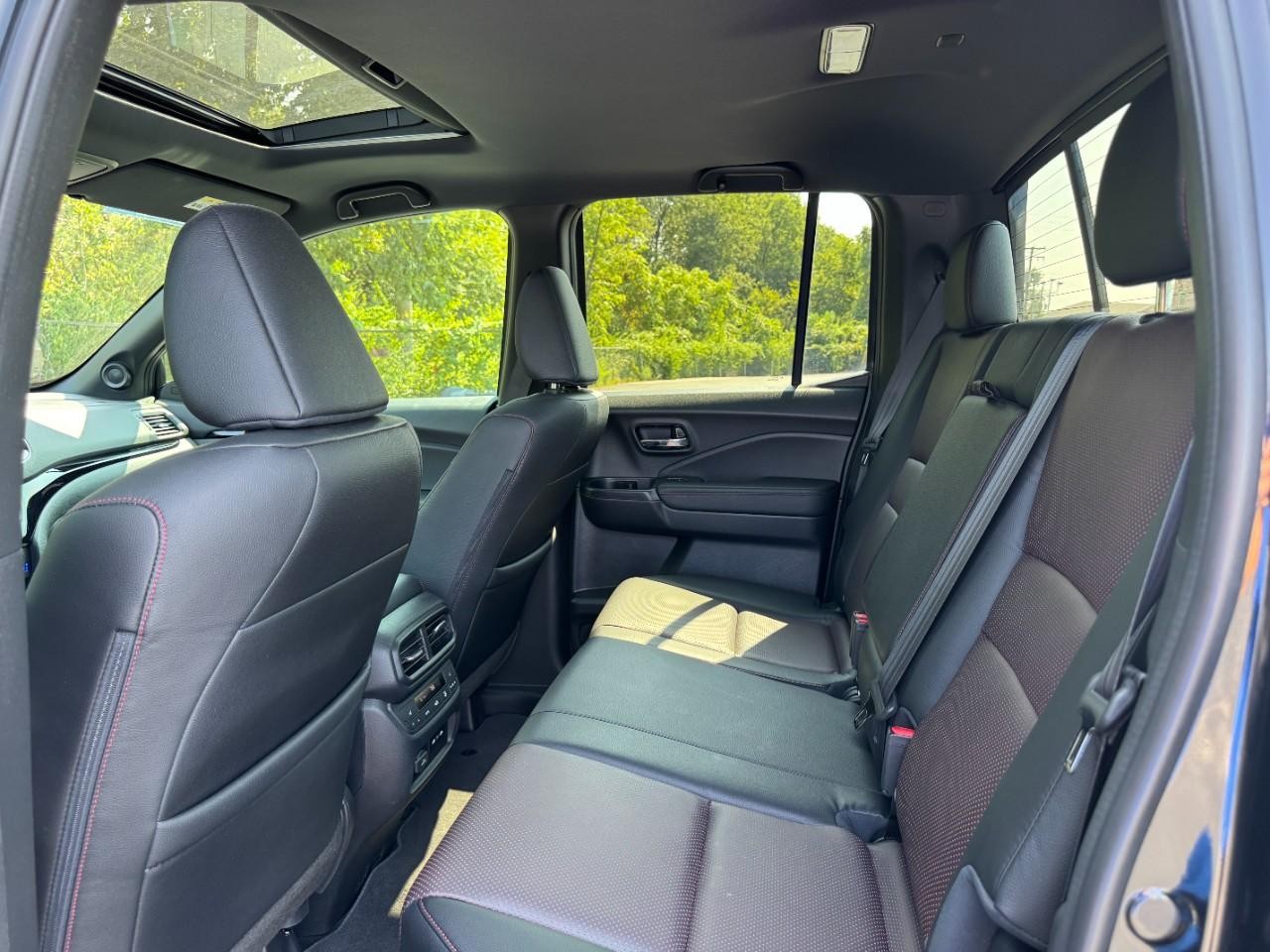 Honda Ridgeline Vehicle Full-screen Gallery Image 12