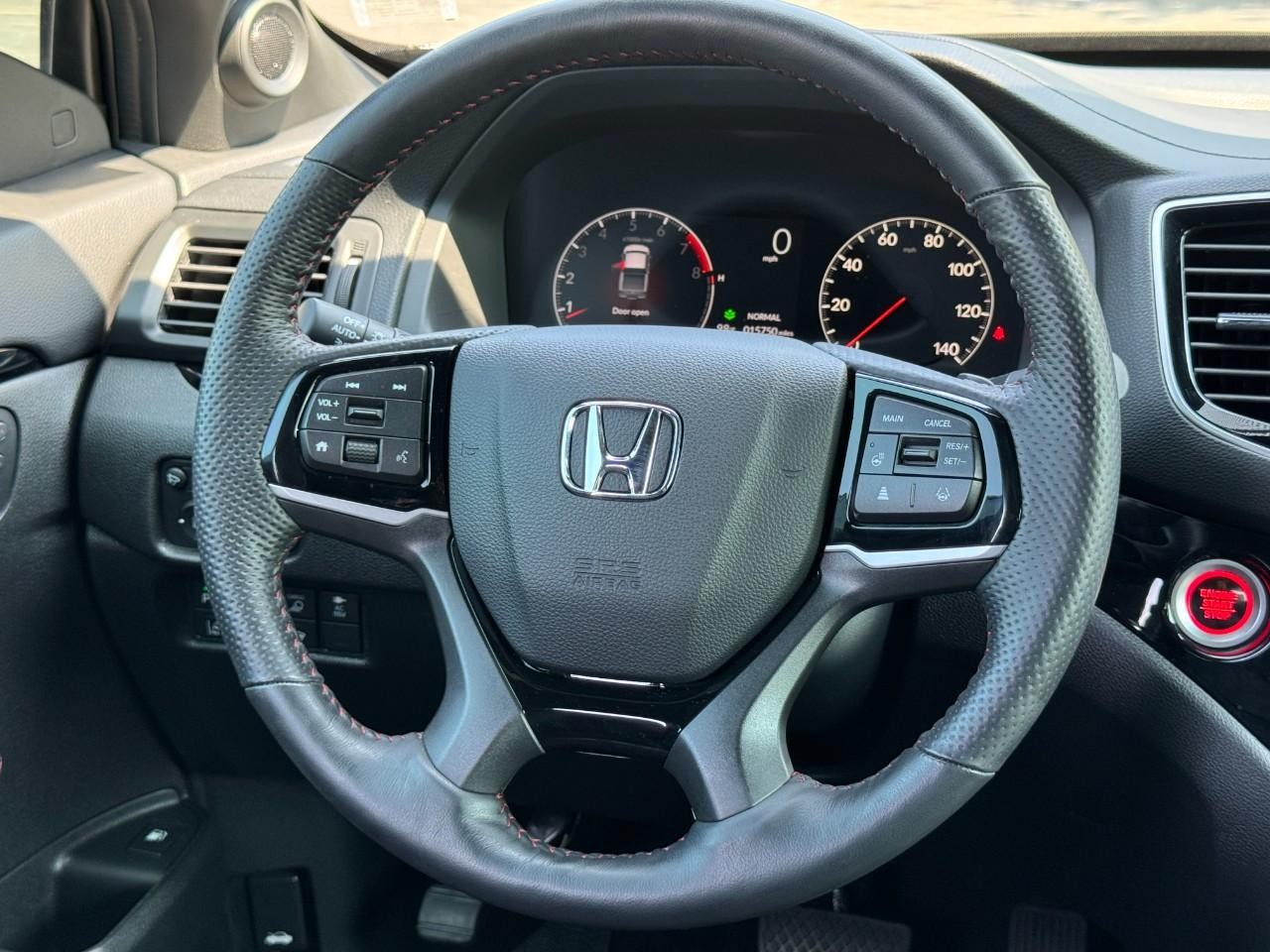 Honda Ridgeline Vehicle Full-screen Gallery Image 15
