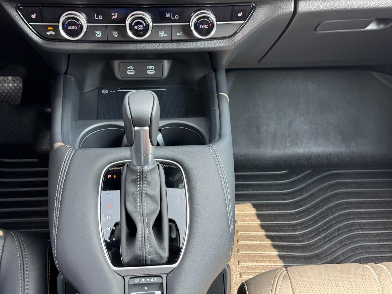 Honda HR-V Vehicle Full-screen Gallery Image 15