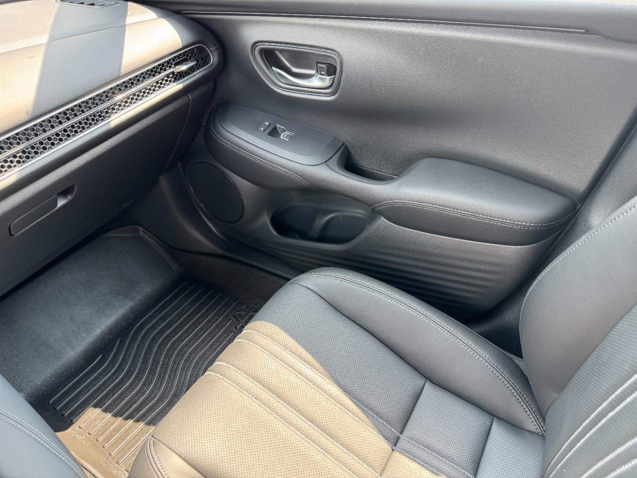 Honda HR-V Vehicle Full-screen Gallery Image 16