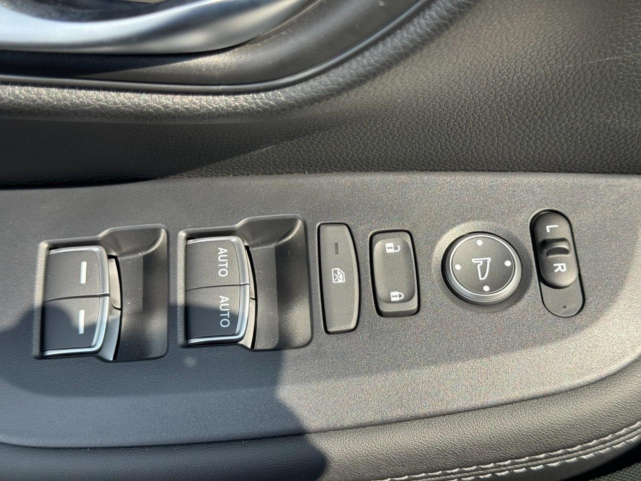 Honda HR-V Vehicle Full-screen Gallery Image 18